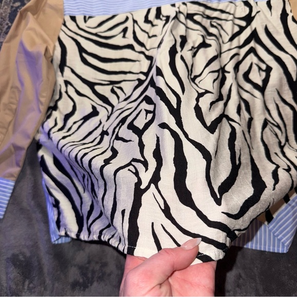 Entro “Wild Out Here” Women’s Button-Up Blouse Like New Size M - Picture 7 of 9